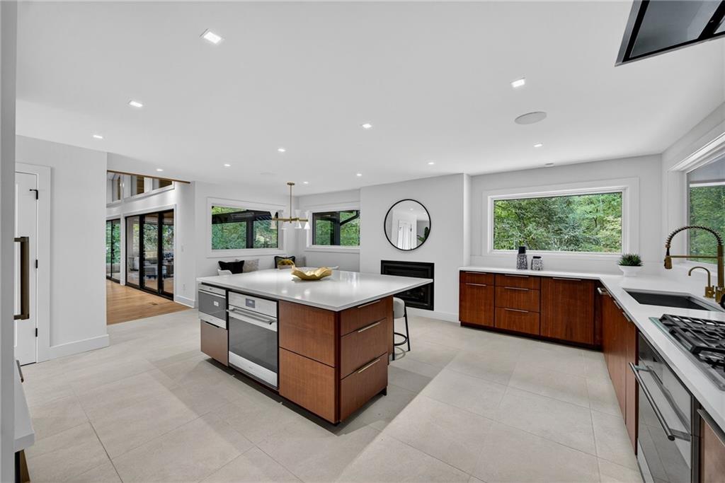 585 Amberidge Trail Northwest Atlanta, GA 30328 - Photo 39 of 103