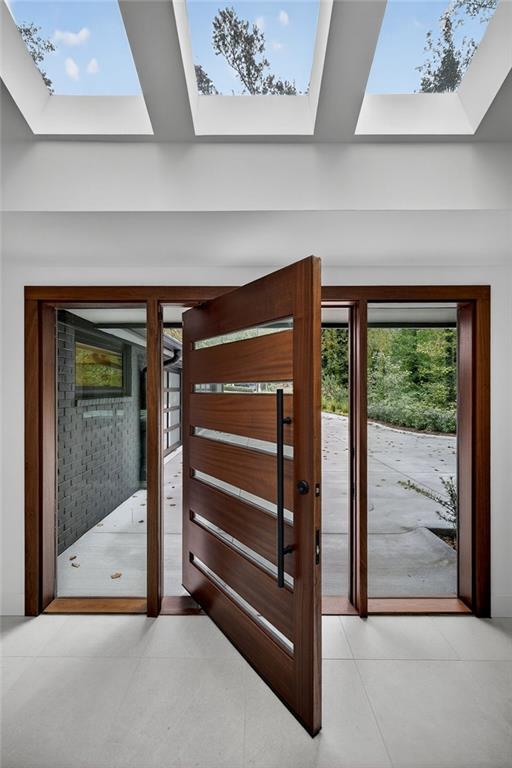 585 Amberidge Trail Northwest Atlanta, GA 30328 - Photo 8 of 103