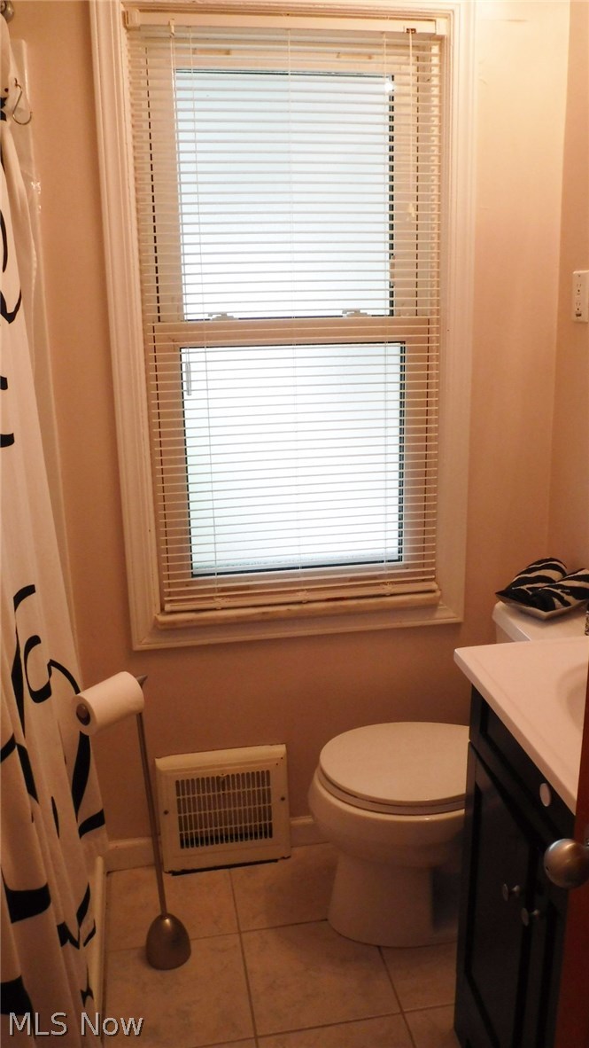 1552 Lander Road Cleveland, OH 44124 - Photo 12 of 28 main bathroom