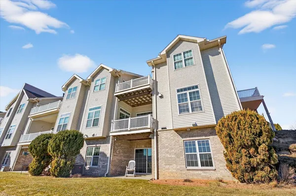 $445,000 | W11558 Island View Court, Lodi, WI 53555