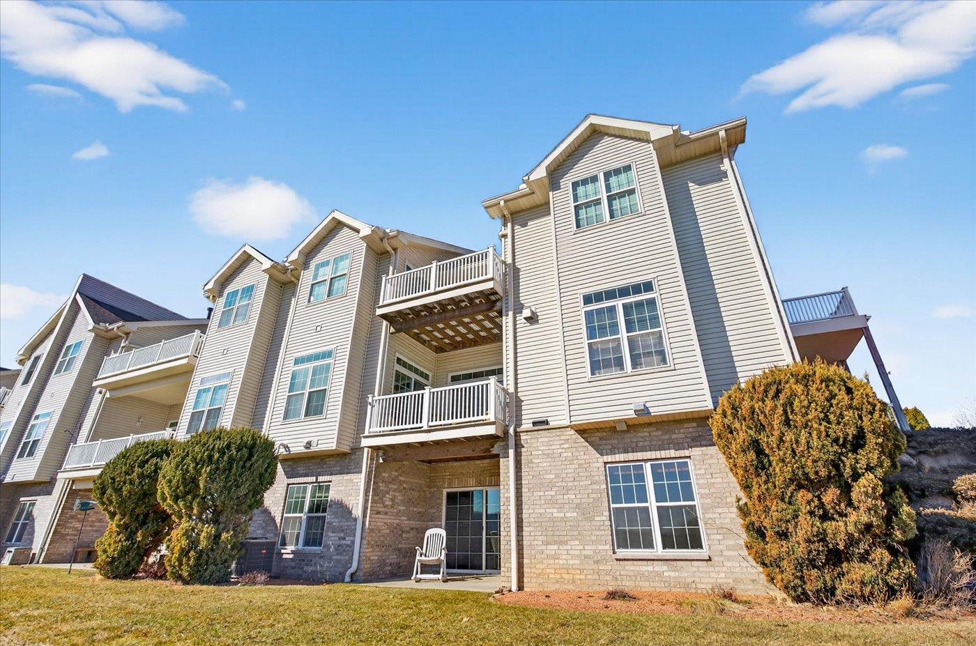 W11558 Island View Court Lodi, WI 53555 - Photo 3 of 78