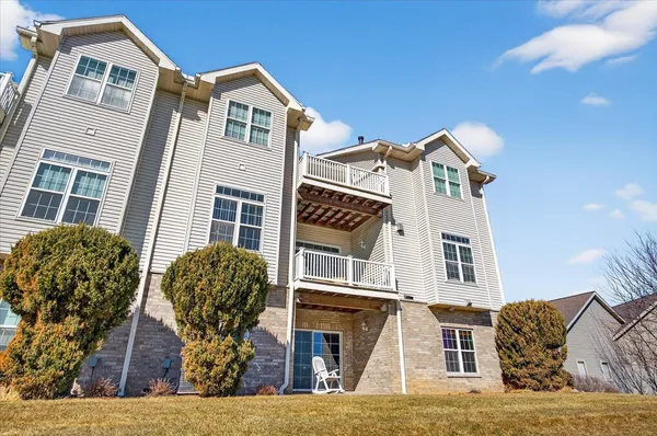$445,000 | W11558 Island View Court, Lodi, WI 53555