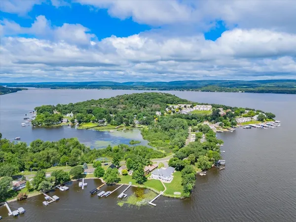 $445,000 | W11558 Island View Court, Lodi, WI 53555