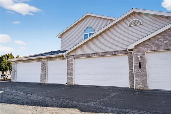 $445,000 | W11558 Island View Court, Lodi, WI 53555