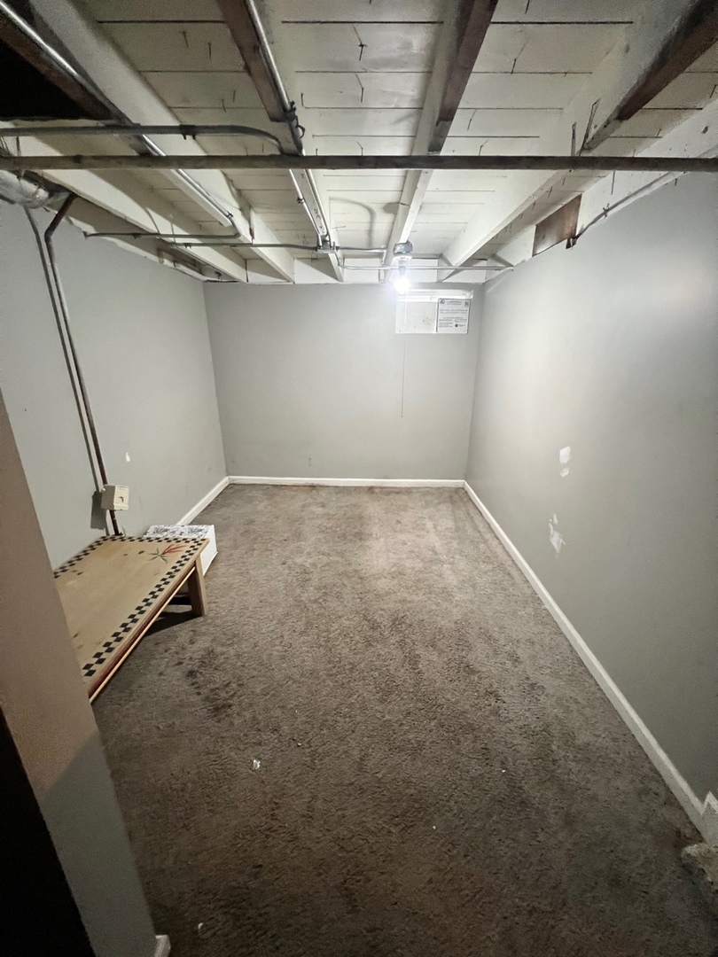 947 4th Avenue Aurora, IL 60505 - Photo 28 of 32 a view of a room with racks