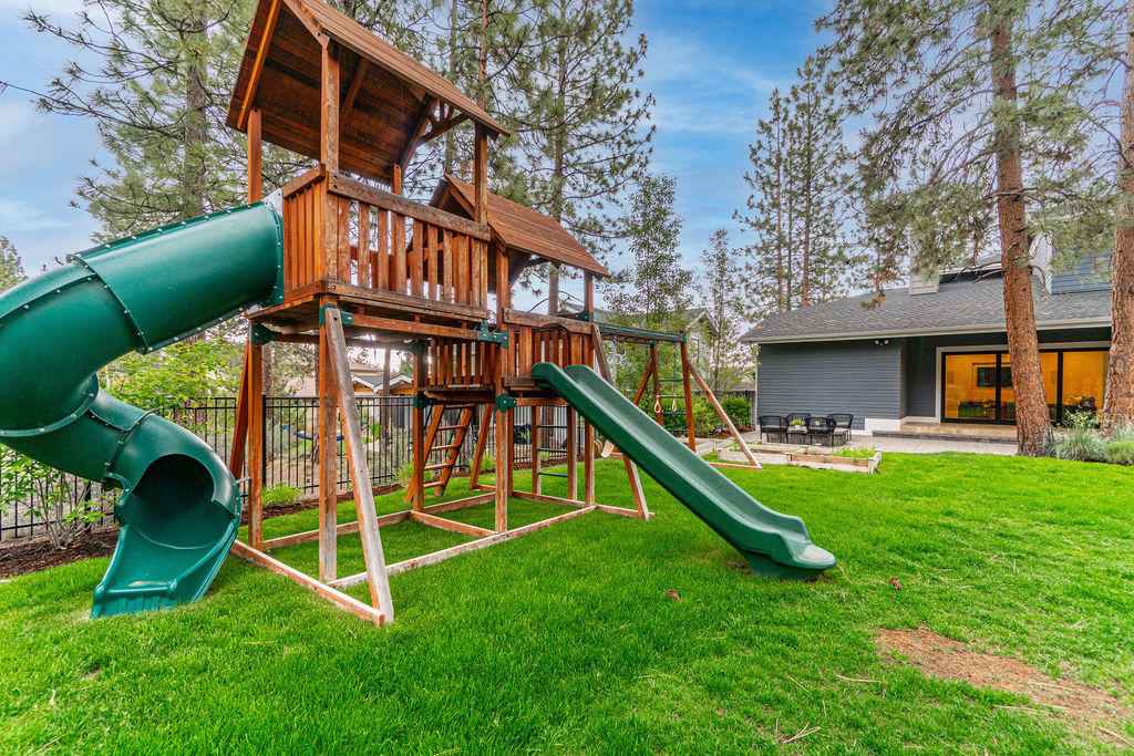 3336 Northwest Shevlin Ridge Bend, OR 97703 - Photo 63 of 69 RileyVisuals-12