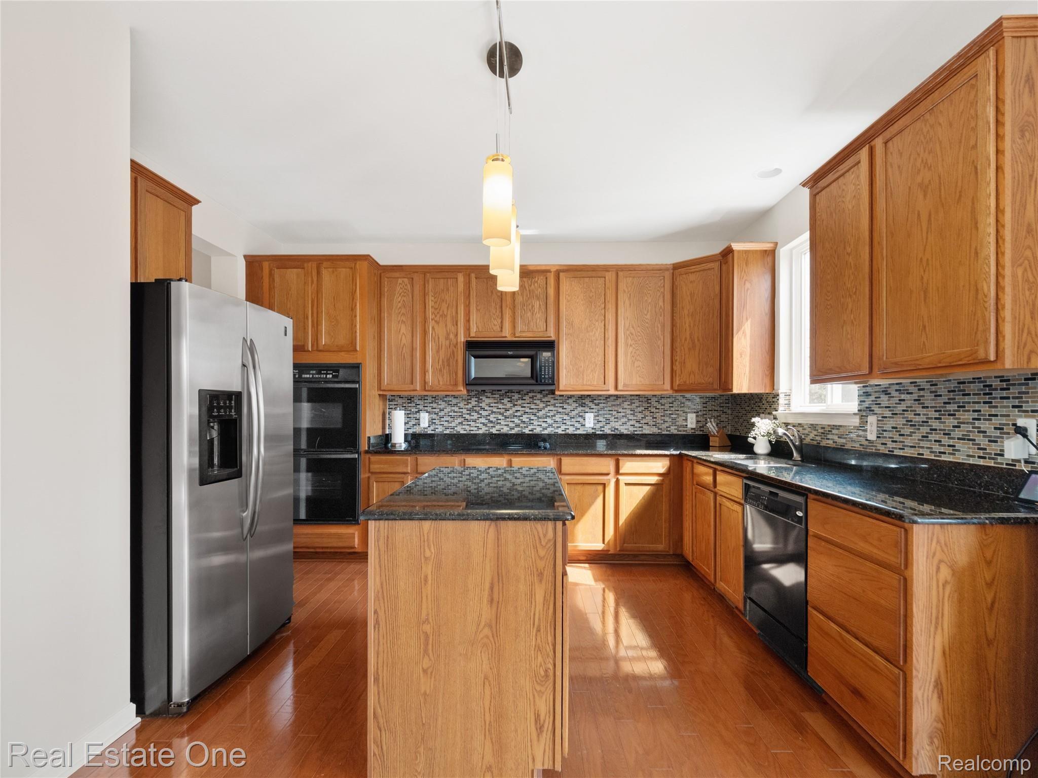 3597 Everett Drive Rochester, MI 48307 - Photo 19 of 57 Kitchen Features 42 inch Cabinets, Granite Counters, Custom Backsplash & Newly Install Light Fixtures.jpg