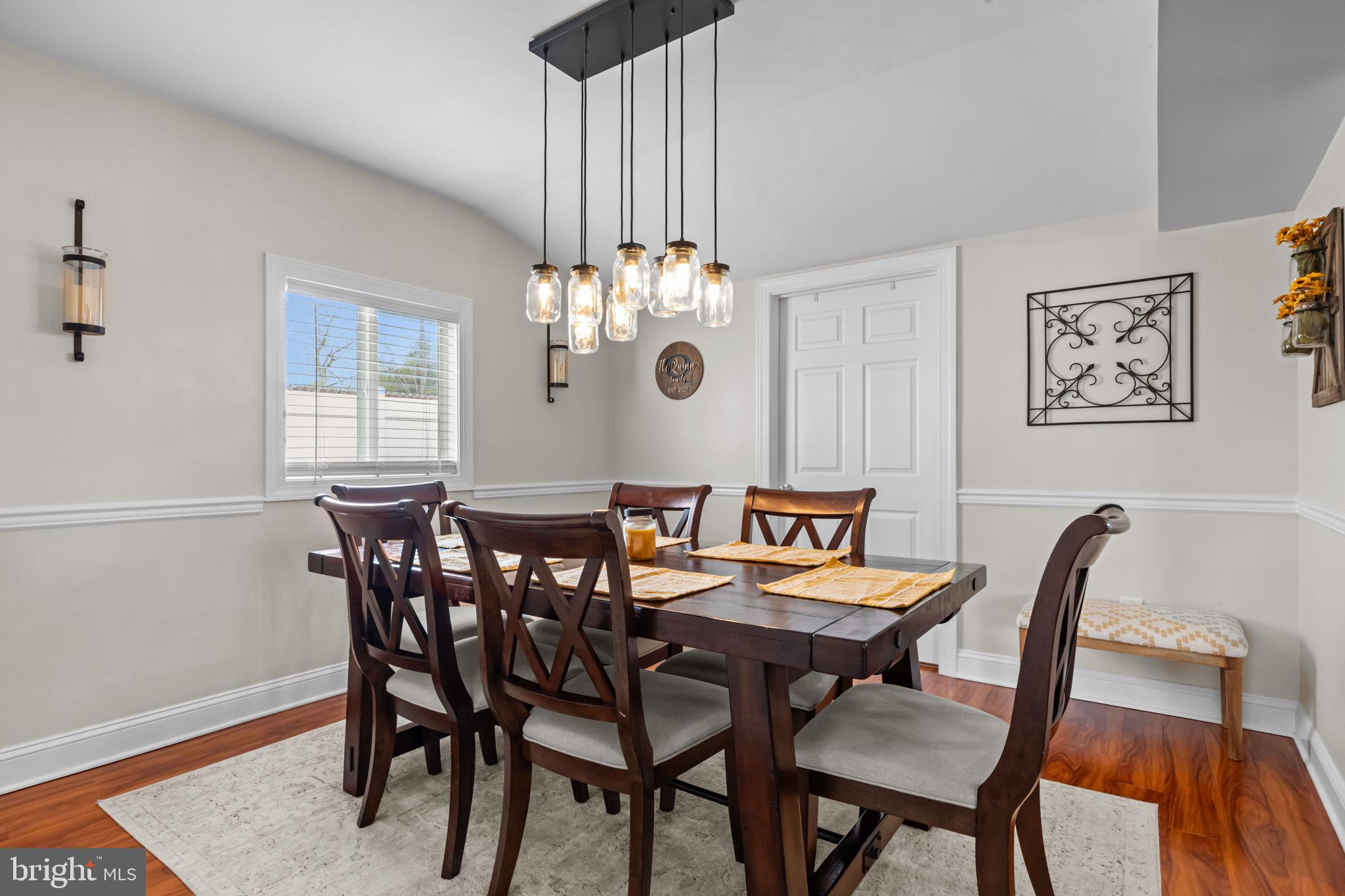 118 Plumtree Road Levittown, PA 19056 - Photo 15 of 39 Dining room
Chair Rail
