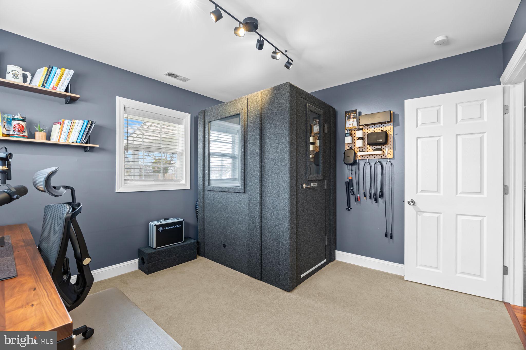 118 Plumtree Road Levittown, PA 19056 - Photo 21 of 39 First Floor Bedroom 2