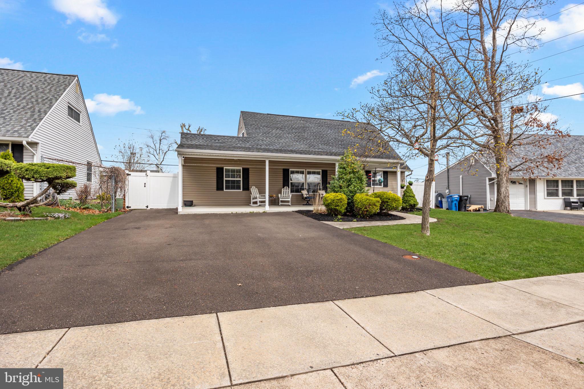 118 Plumtree Road Levittown, PA 19056 - Photo 4 of 39 Four Car Driveway