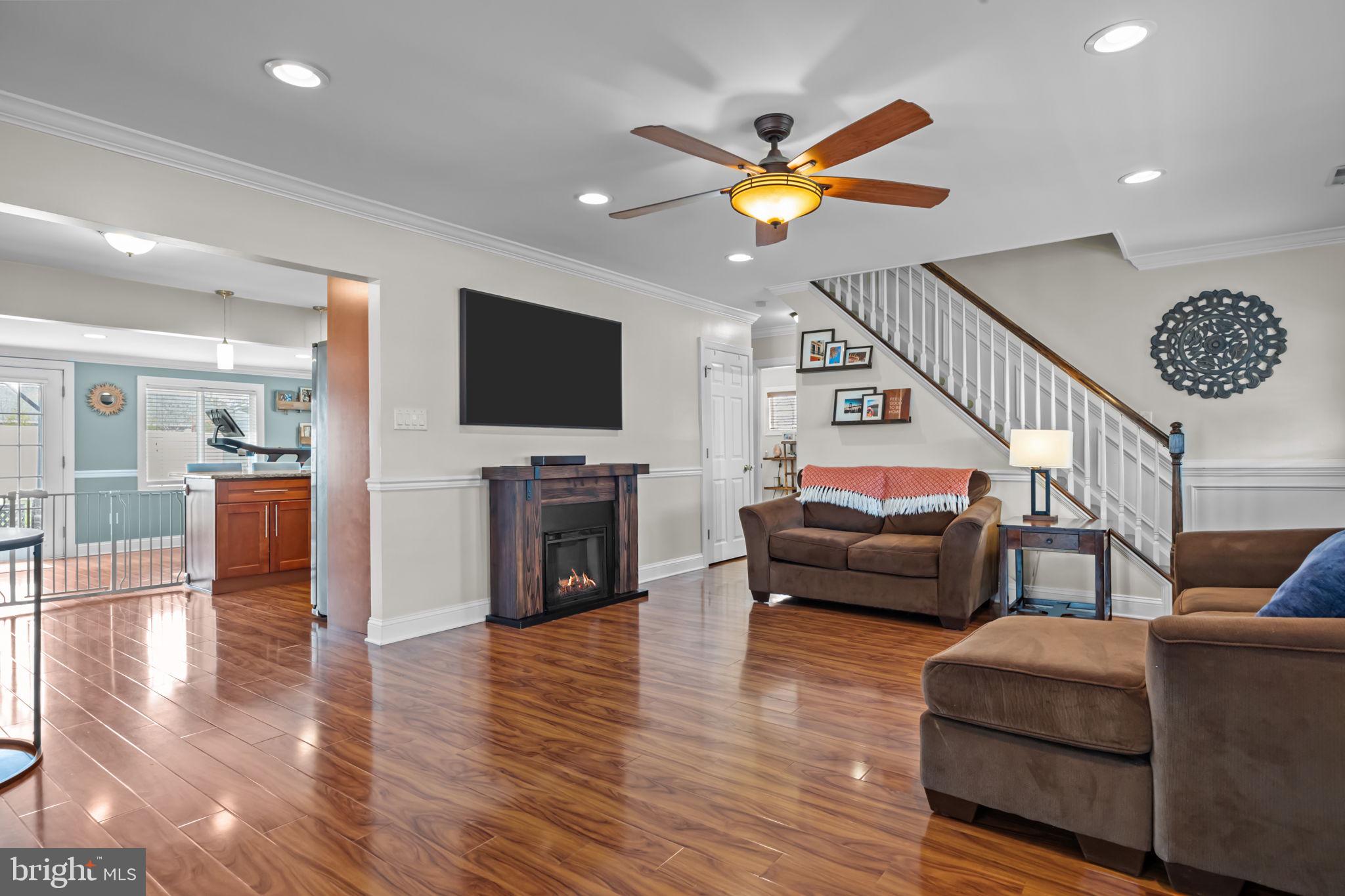 118 Plumtree Road Levittown, PA 19056 - Photo 6 of 39 Livingroom, Recessed Lighting