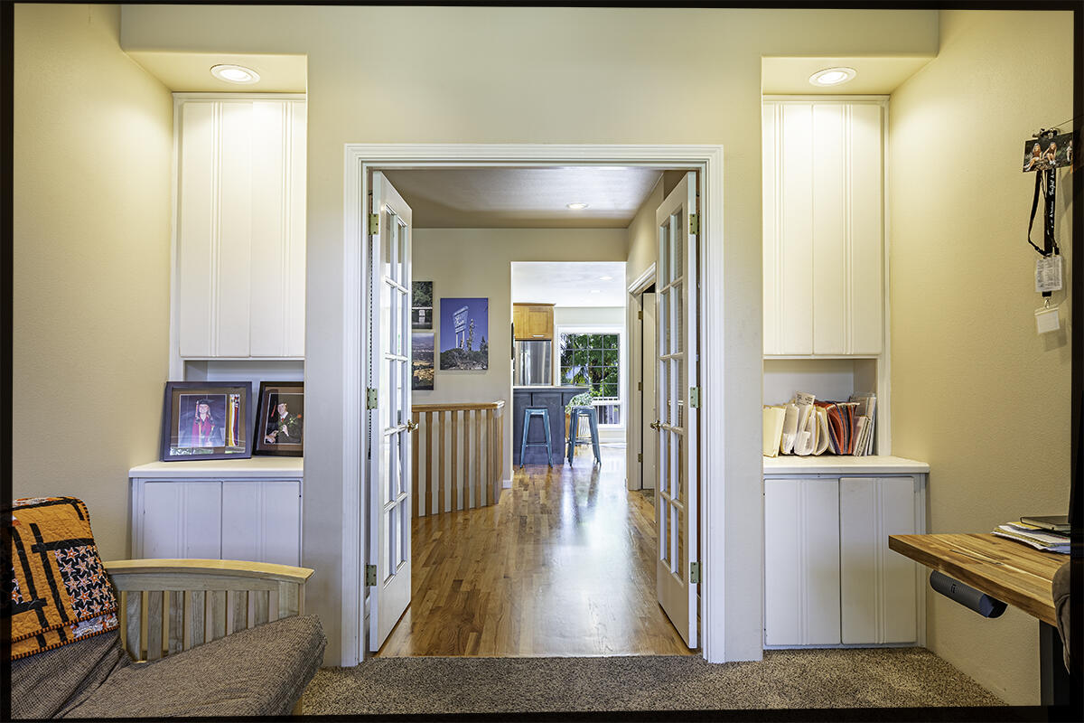 2972 Rosedale Terrace Medford, OR 97504 - Photo 23 of 55 main floor office
