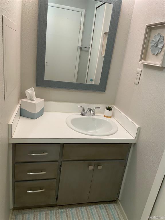 5045 Crooks Road, Unit 20 Royal Oak, MI 48073 - Photo 23 of 46
