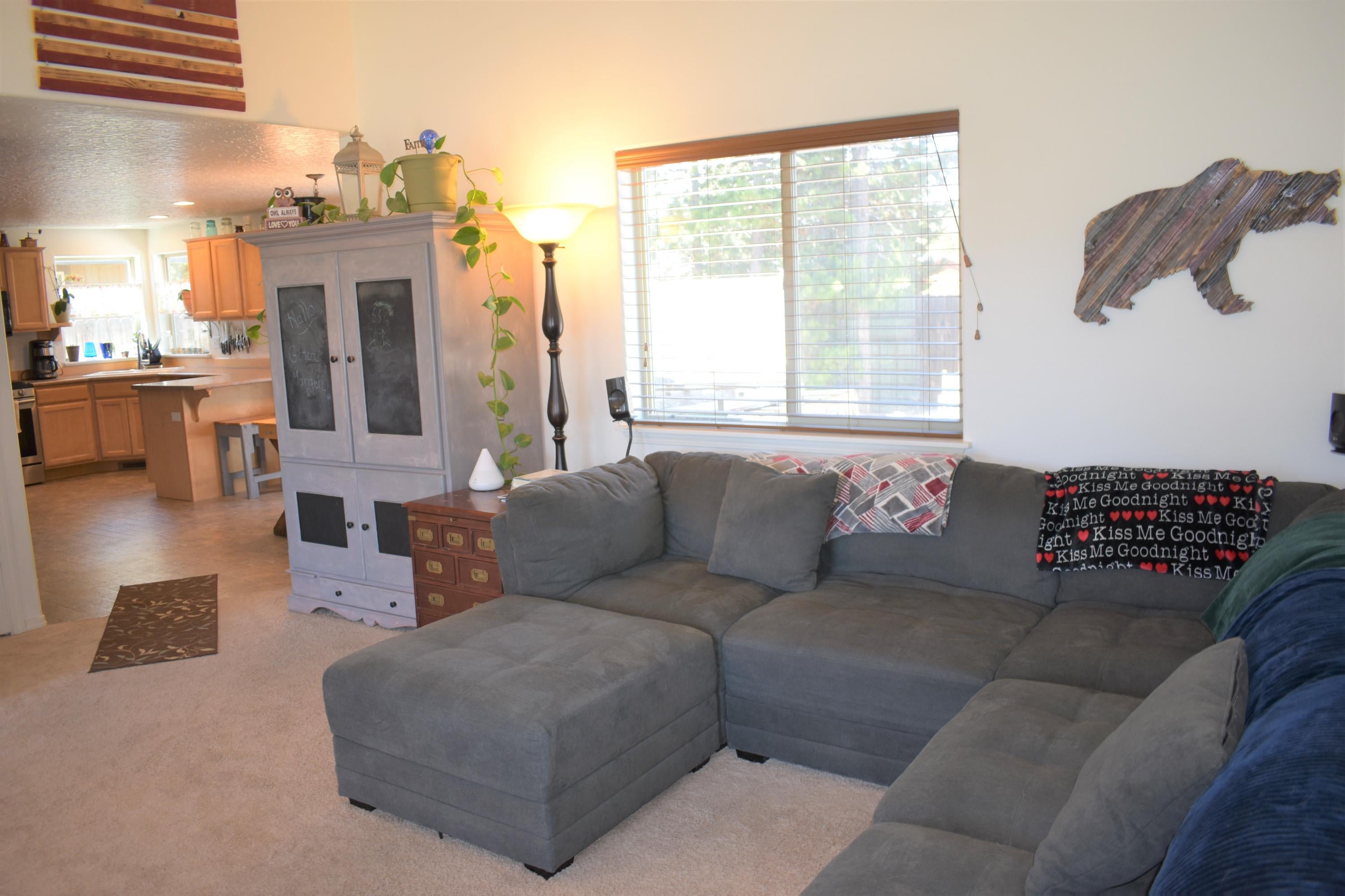 16464 Riley Drive La Pine, OR 97739 - Photo 21 of 43 16464 riley living kitchen