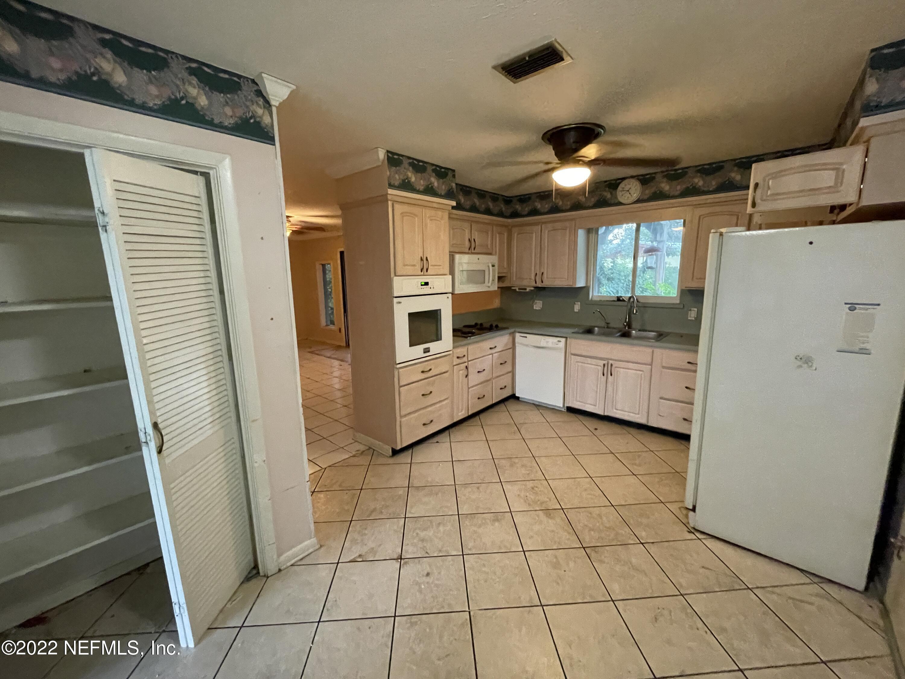 706 Trinidad Road Jacksonville, FL 32216 - Photo 3 of 13 Kitchen