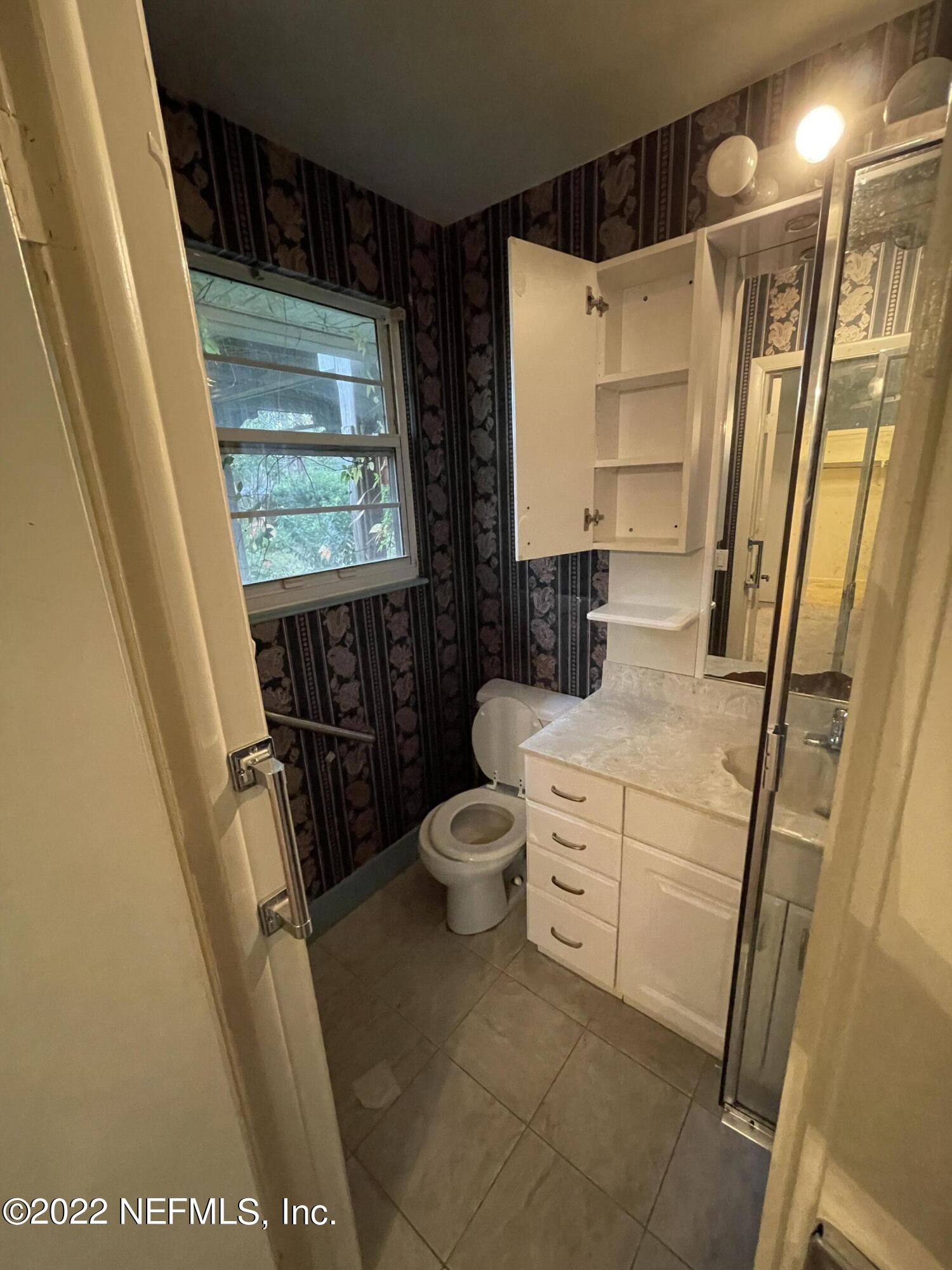 706 Trinidad Road Jacksonville, FL 32216 - Photo 8 of 13 Bathroom 2