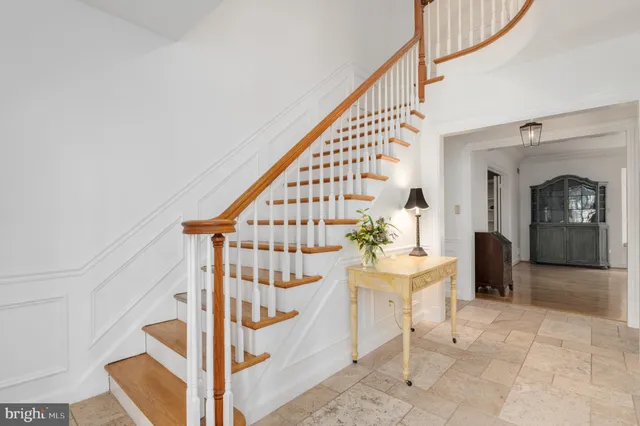a view of entryway with a front door