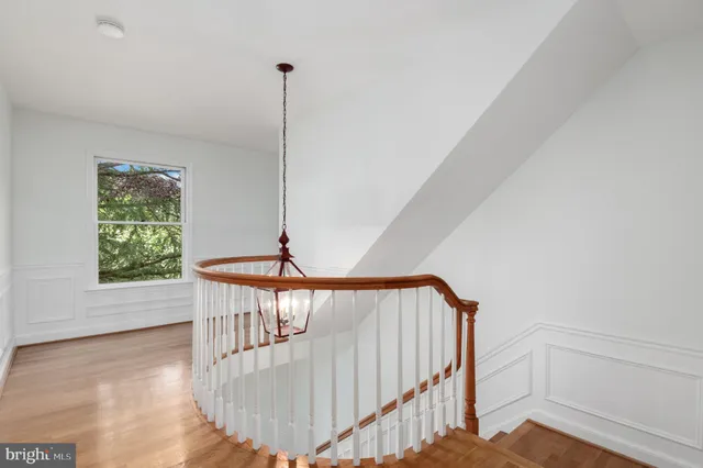 a view of entryway with a front door