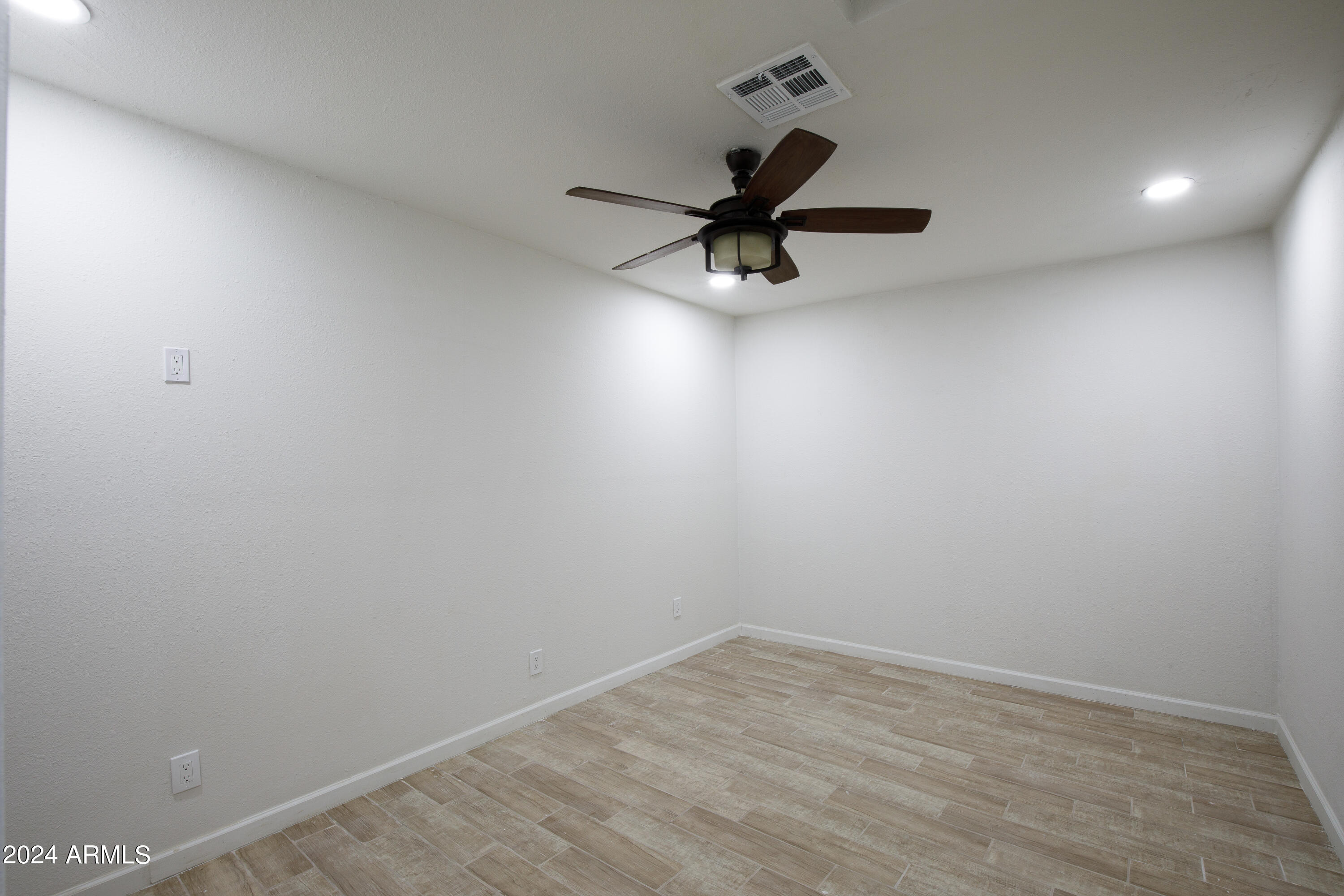 5929 West Nancy Road Glendale, AZ 85306 - Photo 19 of 28 5929 W Nancy-18