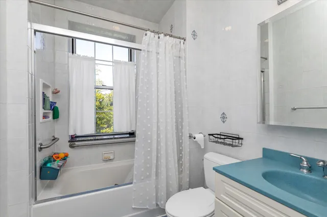 $470,000 | 1 Meadow Drive, Unit 3K, Woodmere, NY 11598