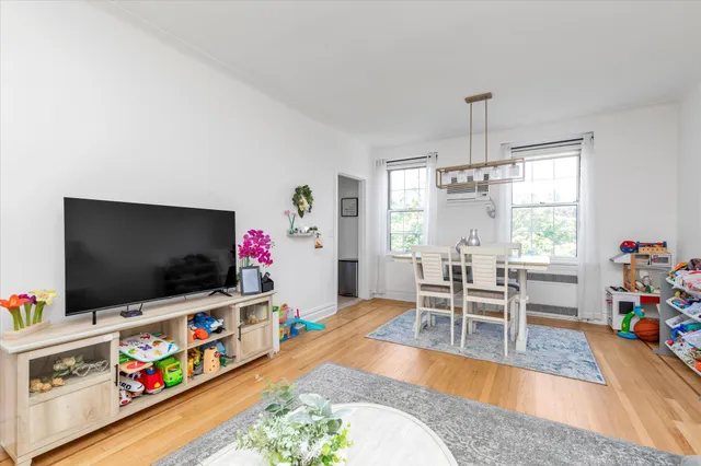 $470,000 | 1 Meadow Drive, Unit 3K, Woodmere, NY 11598