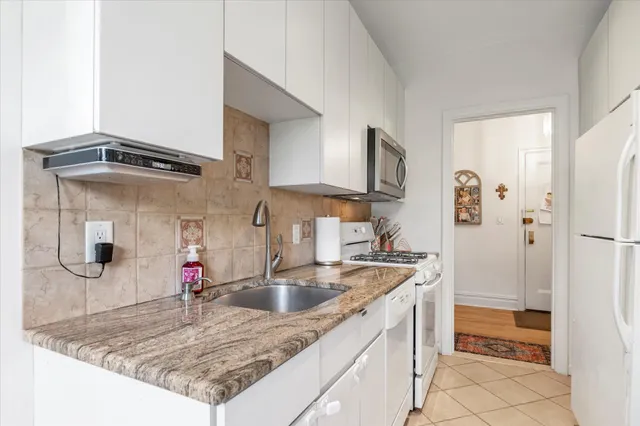 $470,000 | 1 Meadow Drive, Unit 3K, Woodmere, NY 11598