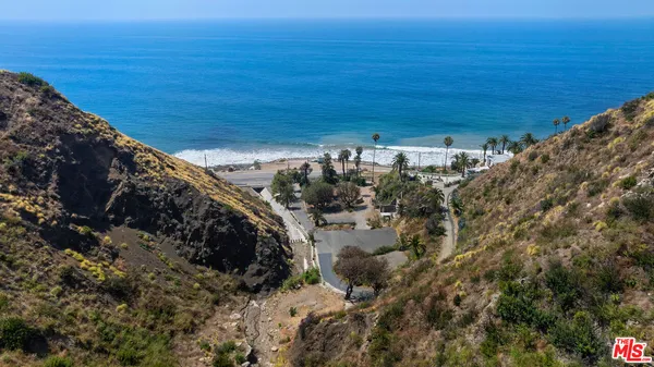 $2,990,000 | 19355 Pacific Coast Highway, Malibu, CA 90265