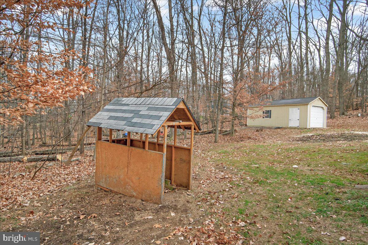 9505 Cabbage Run Road Frederick, MD 21701 - Photo 48 of 50 front view of a house with a yard