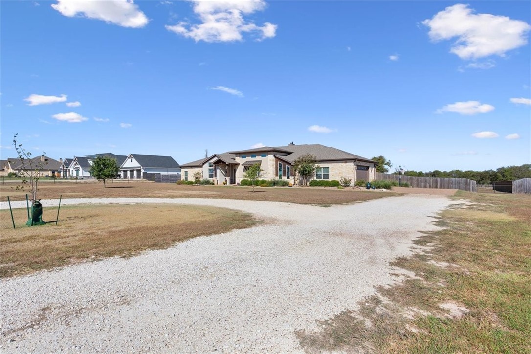 628 Wildflower McGregor, TX 76657 - Photo 5 of 58