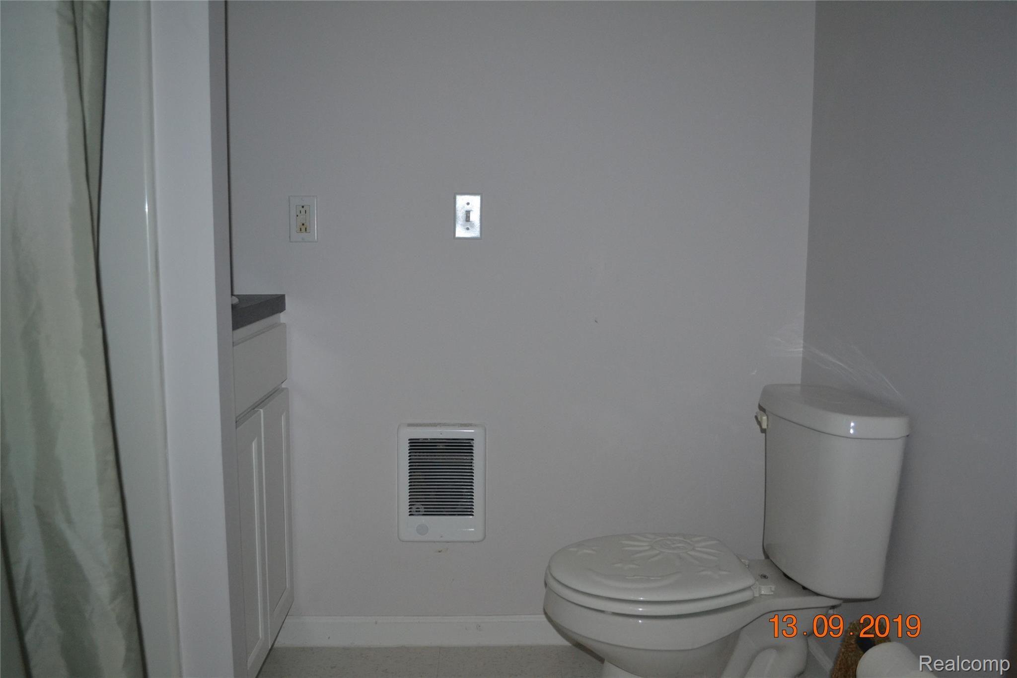 1690 Columbia Road Berkley, MI 48072 - Photo 29 of 37 Lower Level Full Bath