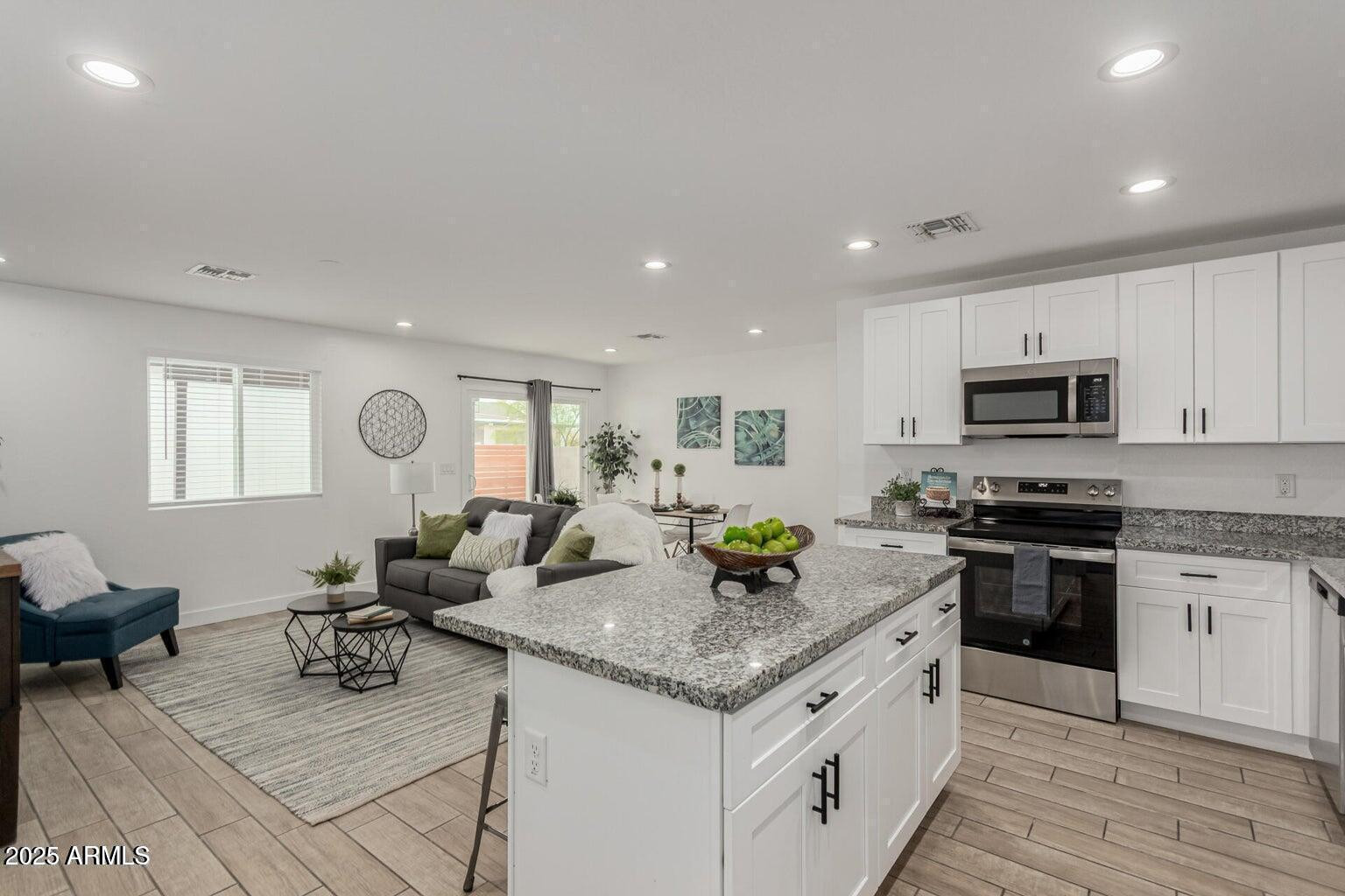 2210 East Alta Vista Road Phoenix, AZ 85042 - Photo 5 of 16 Photo #5