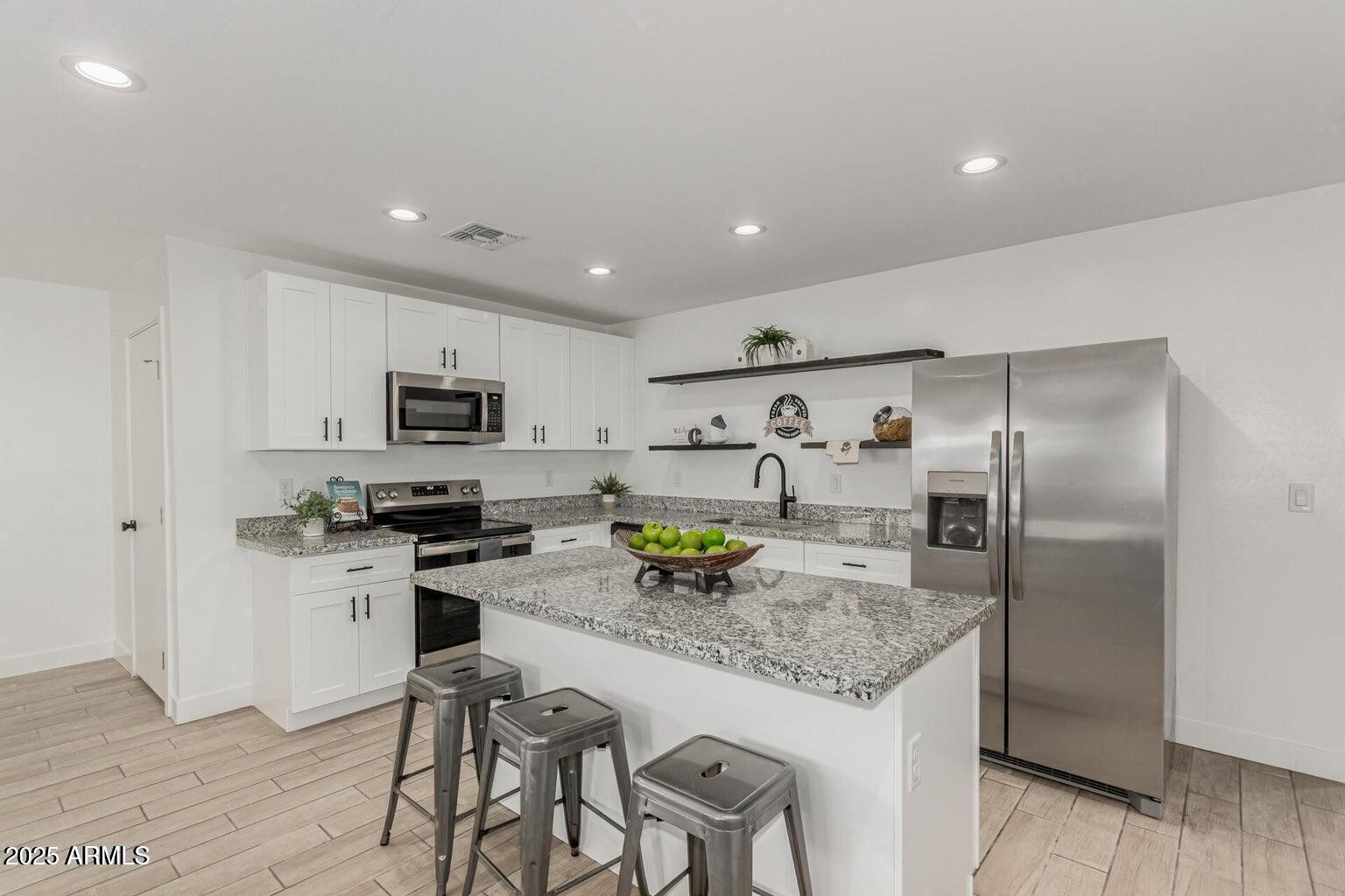 2210 East Alta Vista Road Phoenix, AZ 85042 - Photo 6 of 16 Photo #6