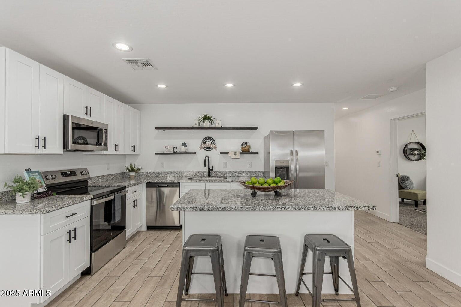 2210 East Alta Vista Road Phoenix, AZ 85042 - Photo 7 of 16 Photo #7