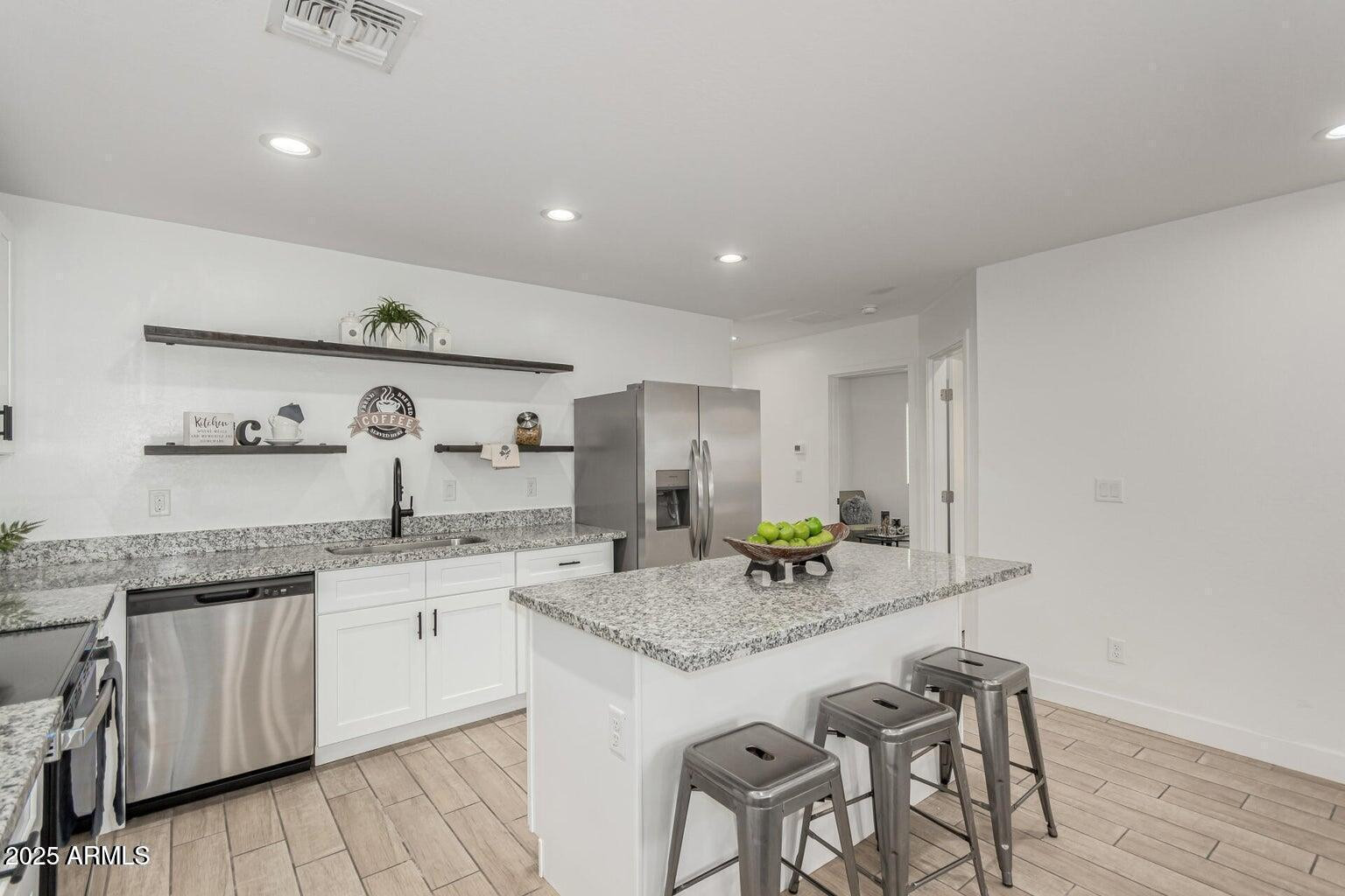 2210 East Alta Vista Road Phoenix, AZ 85042 - Photo 8 of 16 Photo #8