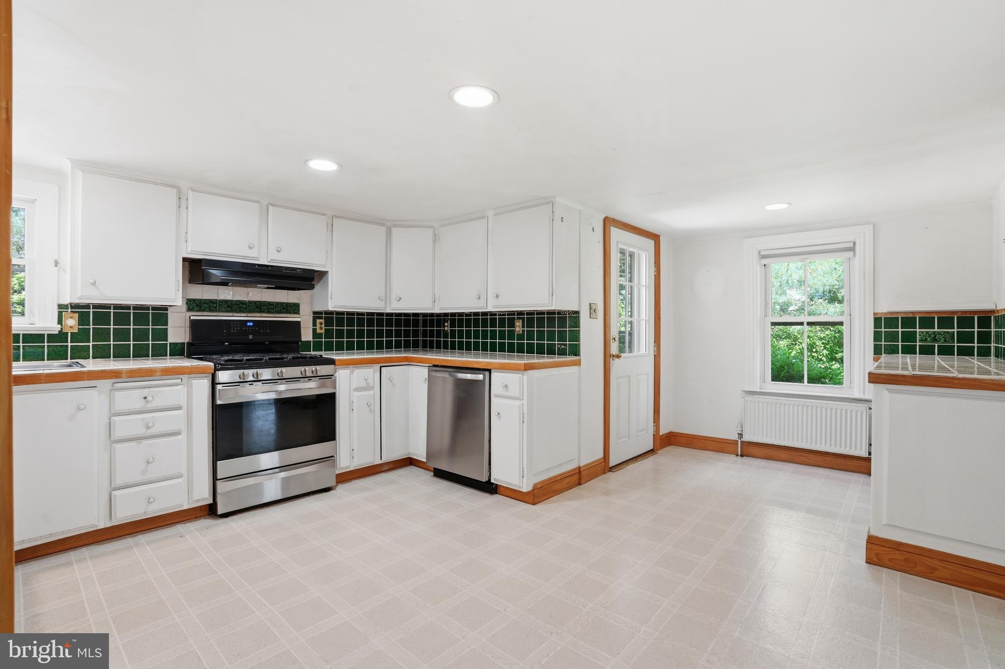 415 Village Road East Princeton Junction, NJ 08550 - Photo 12 of 33 Kitchen
