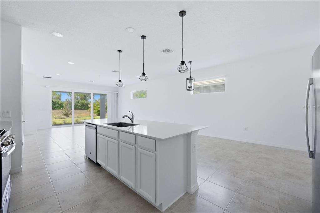 8113 Sternway Road Sarasota, FL 34240 - Photo 11 of 85