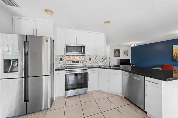 $899,999 | 11018 Northwest 47th Terrace, Doral, FL 33178