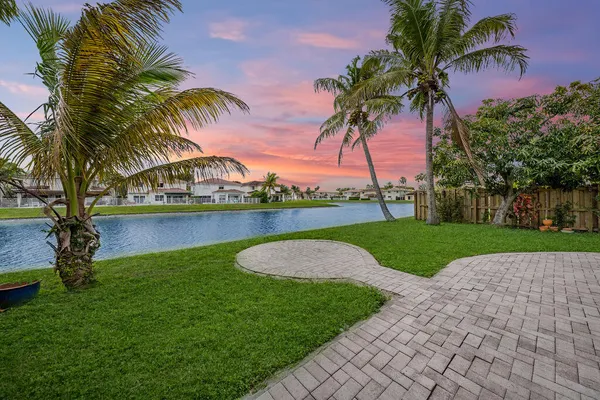 $899,999 | 11018 Northwest 47th Terrace, Doral, FL 33178