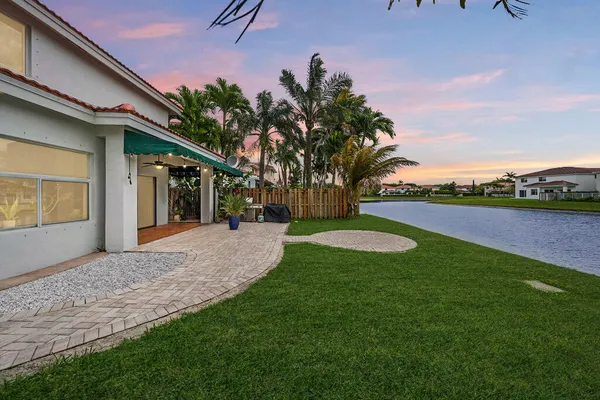 $899,999 | 11018 Northwest 47th Terrace, Doral, FL 33178