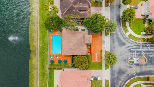 $899,999 | 11018 Northwest 47th Terrace, Doral, FL 33178