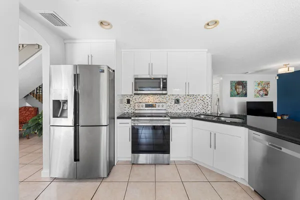 $899,999 | 11018 Northwest 47th Terrace, Doral, FL 33178