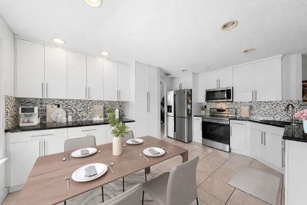 $899,999 | 11018 Northwest 47th Terrace, Doral, FL 33178