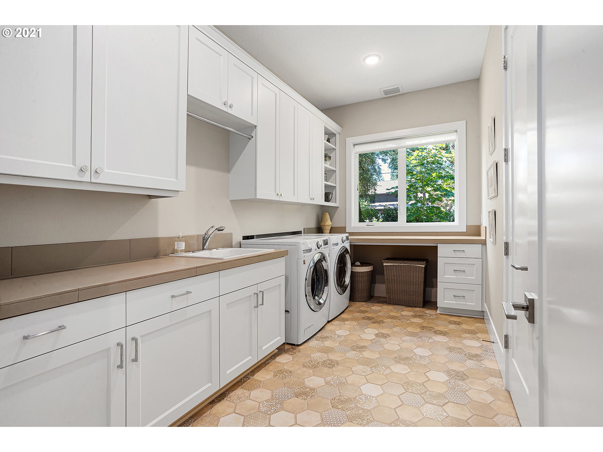 16206 Reese Road Lake Oswego, OR 97035 - Photo 26 of 32 Gallery Image 26