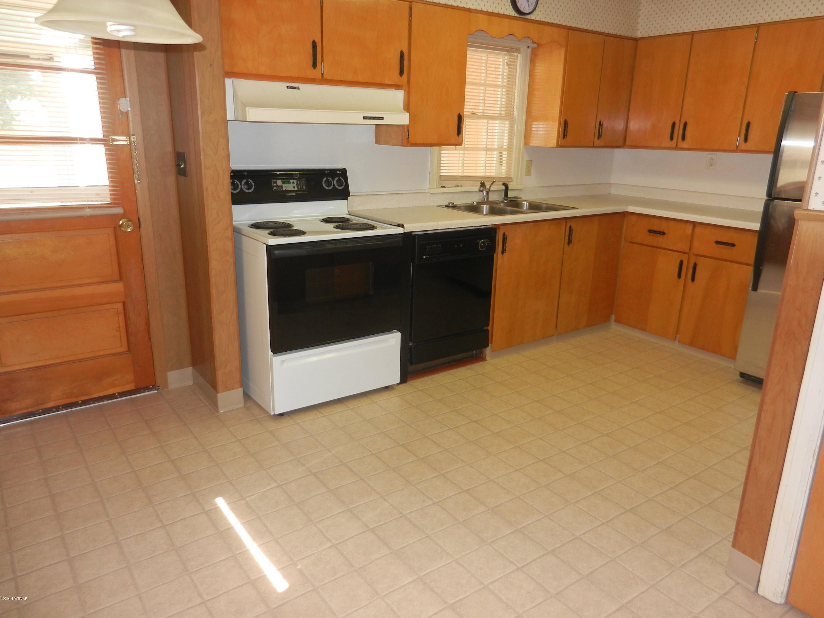2045 Reed Street Williamsport, PA 17701 - Photo 4 of 10 Kitchen