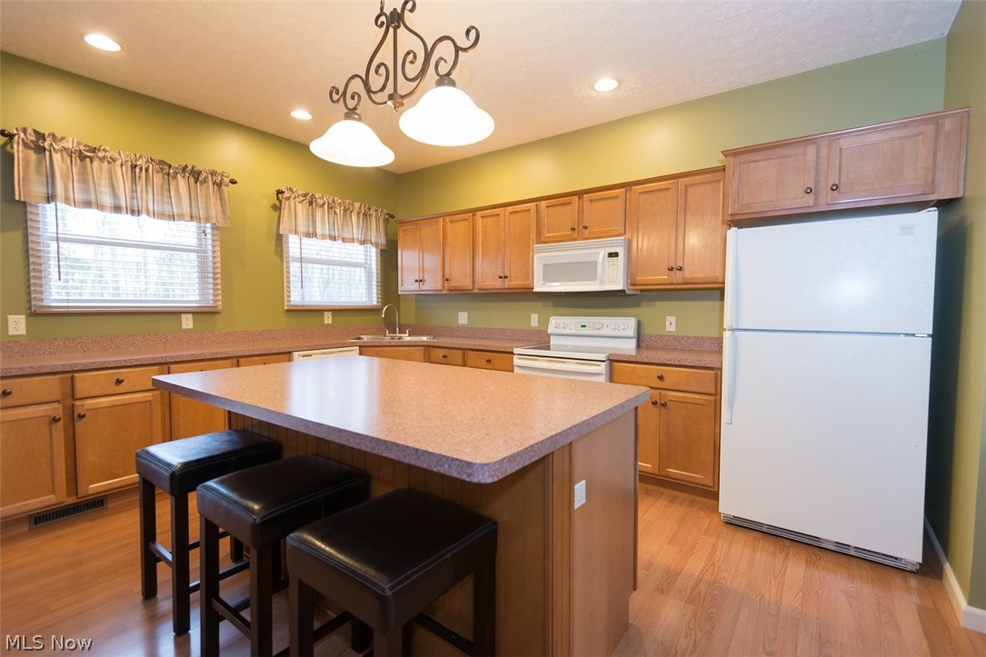 10205 Webster Road Strongsville, OH 44136 - Photo 5 of 32