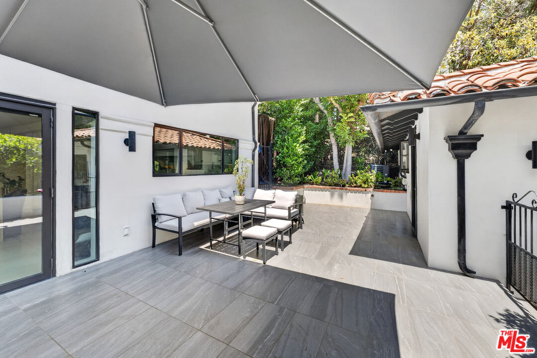 760 South San Rafael Avenue Pasadena, CA 91105 - Photo 35 of 45 a view of a patio with table and chairs under an umbrella