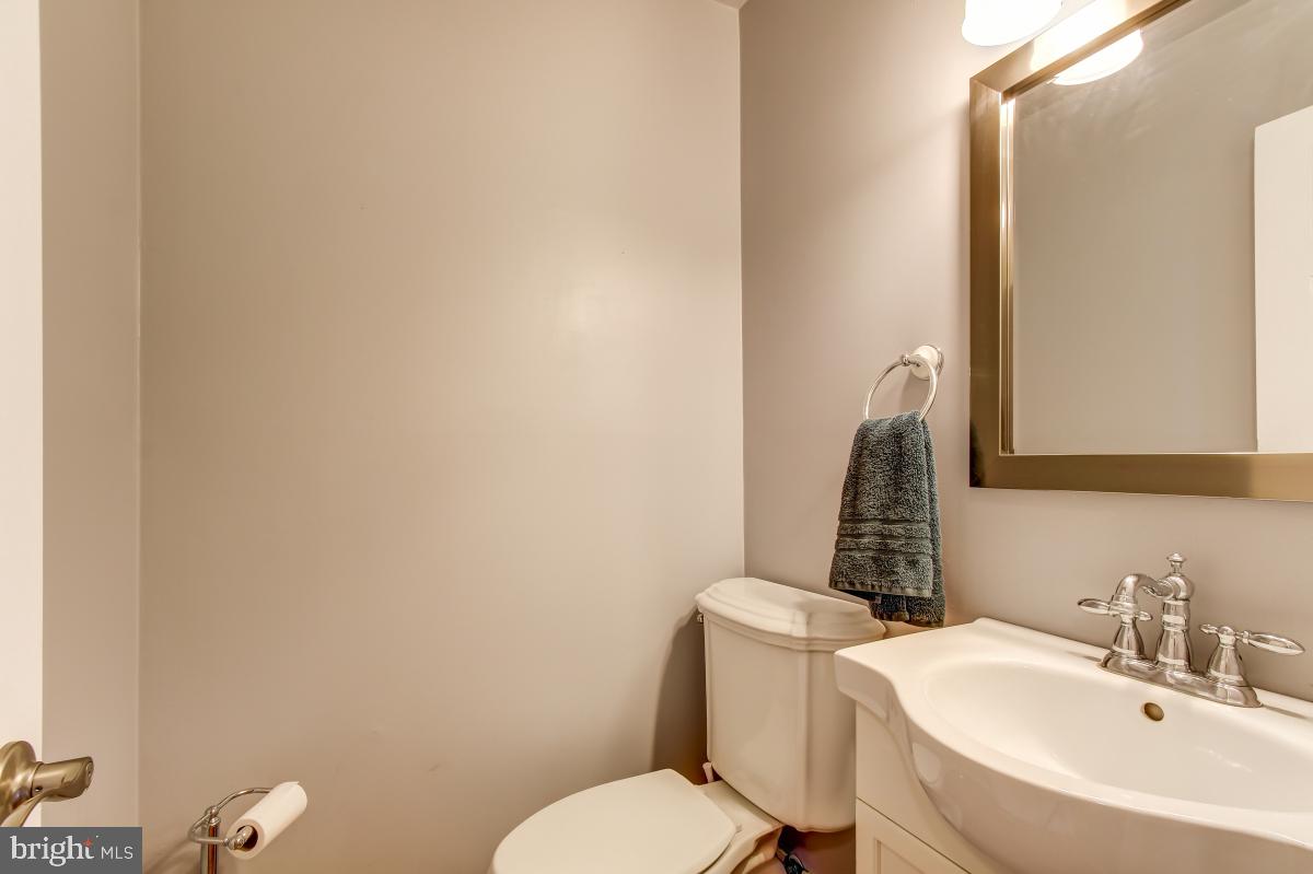 1808 Post Oak Trail Reston, VA 20191 - Photo 27 of 51 Main Level Powder Room
