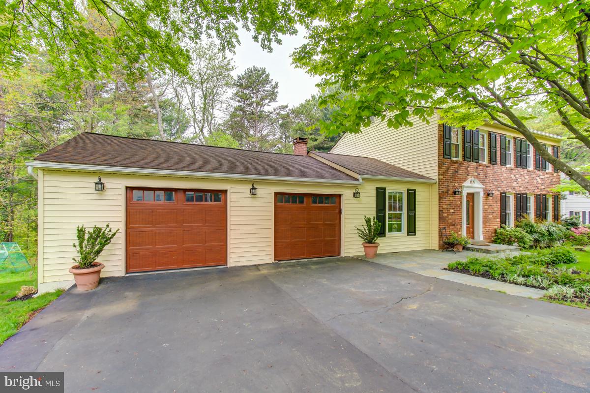 1808 Post Oak Trail Reston, VA 20191 - Photo 5 of 51 Oversized Garage