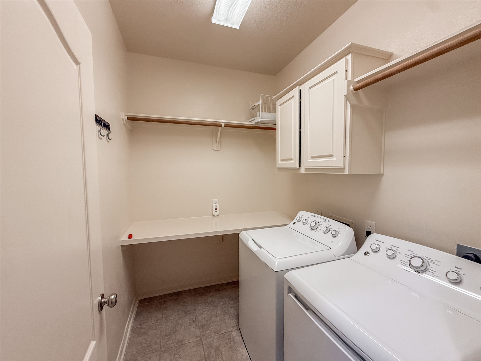 2426 Clippers Square Houston, TX 77058 - Photo 12 of 34 a utility room with dryer and washer