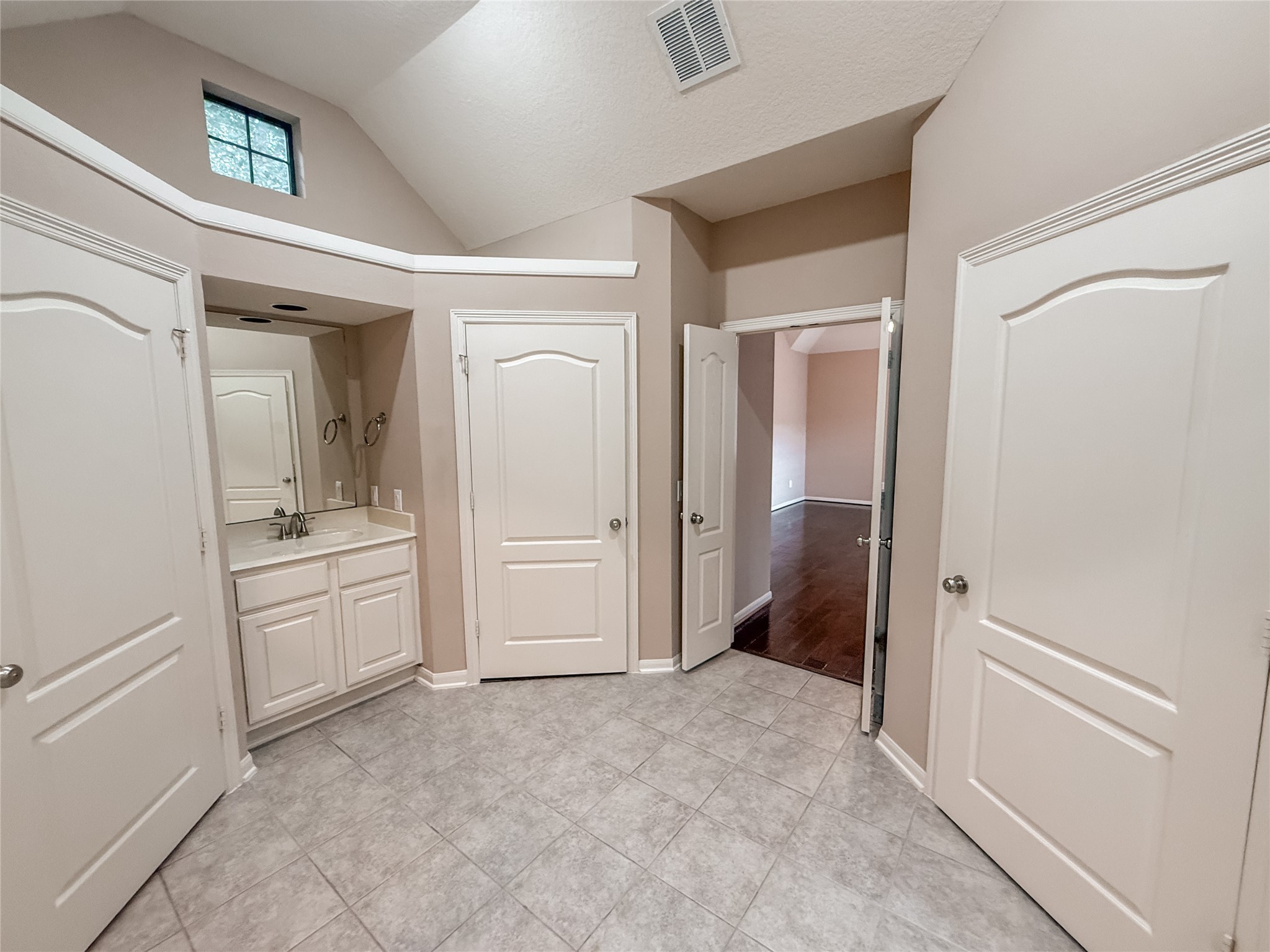 2426 Clippers Square Houston, TX 77058 - Photo 24 of 34 a bathroom with a sink and a mirror